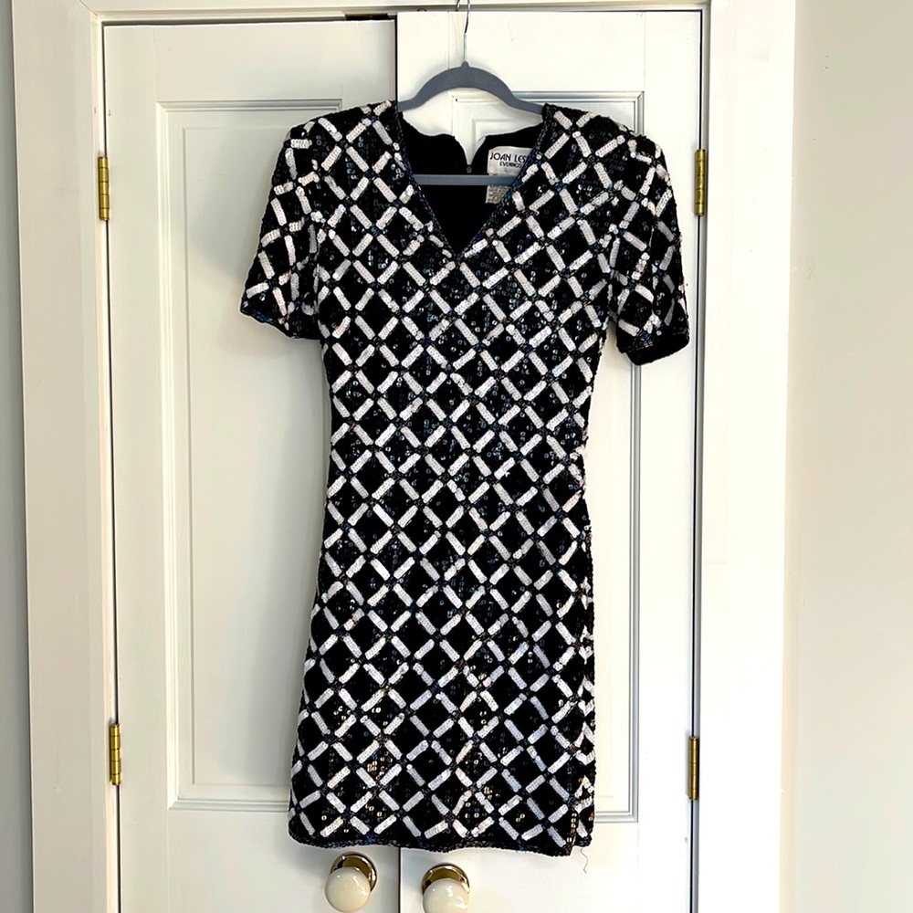 Vintage! Sequence Dress. Form Fitting. Shoulder Pads.